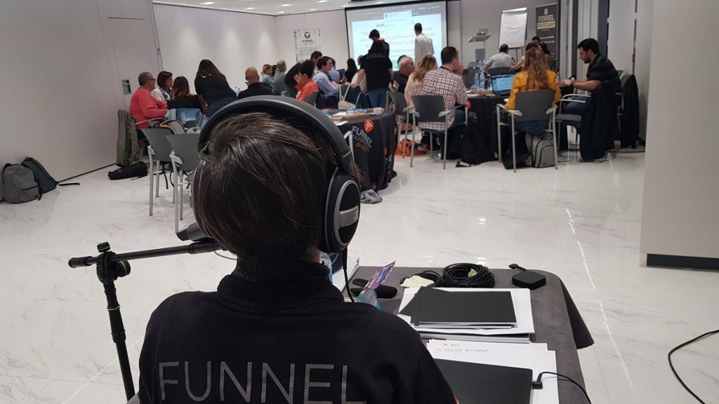funnel marketing - lourdes parla in pubblico
